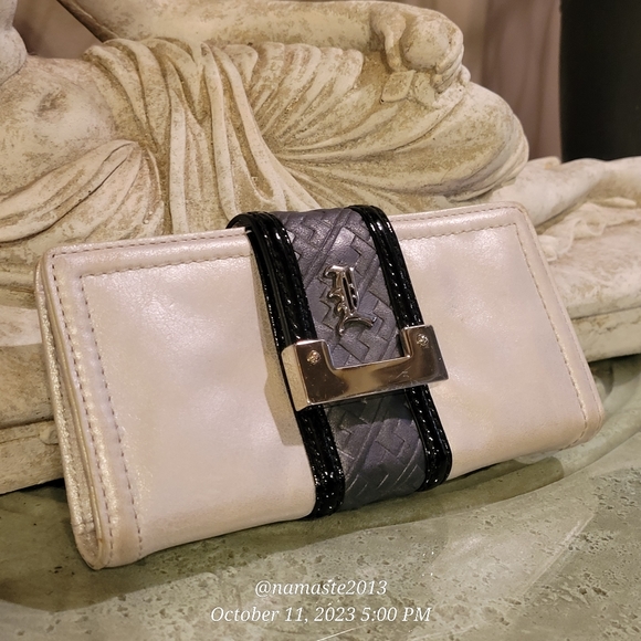 L.A.M.B. by Gwen Stefani Frosted Iridescent Clutch Wallet Luxury Designer #484 - Picture 7 of 16